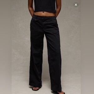 American Eagle stretch low-rise wide-leg khakis in black.Size 16. NWT
